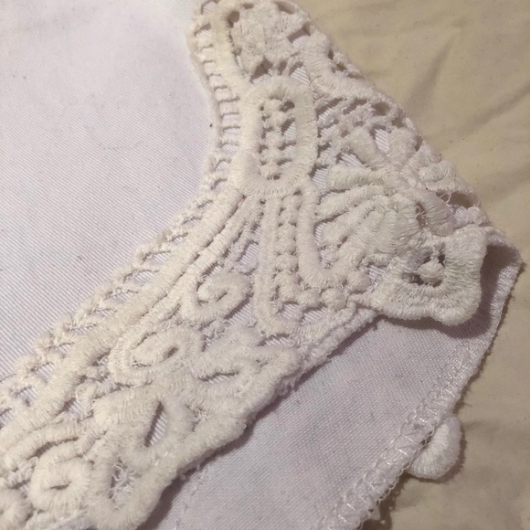 White high waisted shorts with pretty lace detailing - Picture 2 of 5